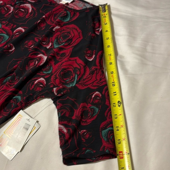 LuLaRoe Irma Red Roses on Black Tunic 2XS (Small) - Picture 6 of 8